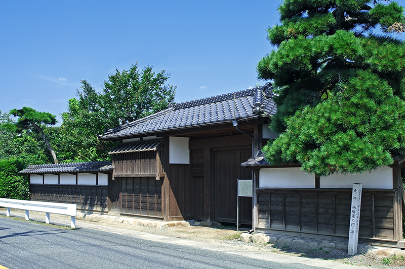 『高橋家の門・塀（市指定史跡）』の画像